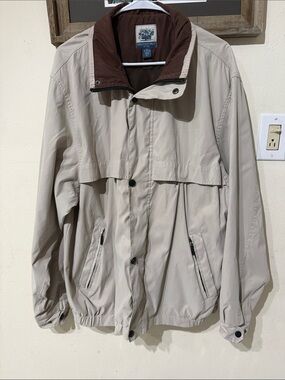 Chestnut Hill Men’s Beige Windbreaker with Brown Lining Vintage Outdoor